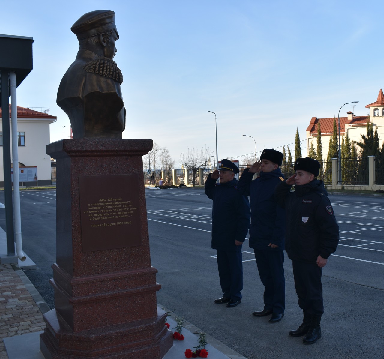 Первые выпускники Севастопольского кадетского корпуса Следственного комитета Российской Федерации имени В.И. Истомина посетили учебное заведение, где встретились со своими преподавателями и кадетами