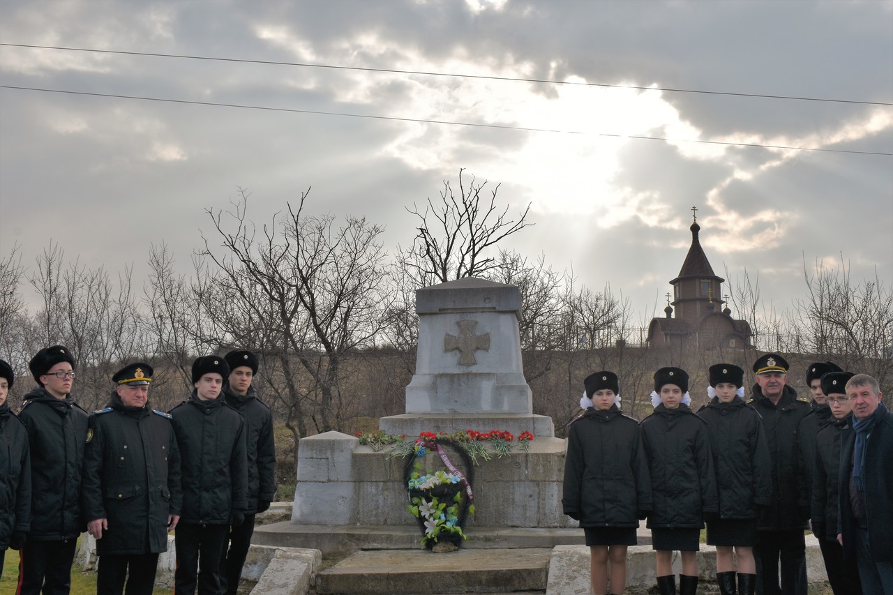 Кадеты Севастопольского кадетского корпуса СК России почтили память контр-адмирала В.И. Истомина
