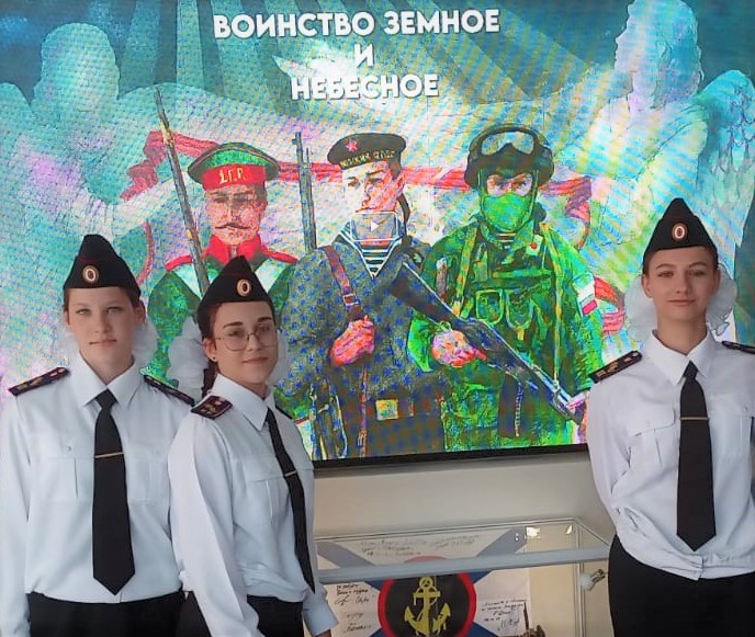 Севастопольские кадеты СК России посетили мультимедийную экспозицию «Воинство земное и небесное», посвященную героям Отечества